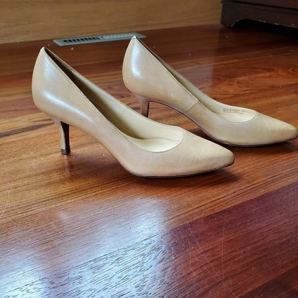 Cole Haan Beige Leather Heels Size 6B - Picture 2 of 16